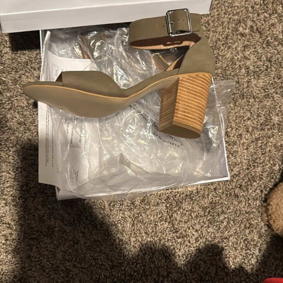 Brand new Steve Madden sz 10 green gerard sandals - Picture 3 of 6